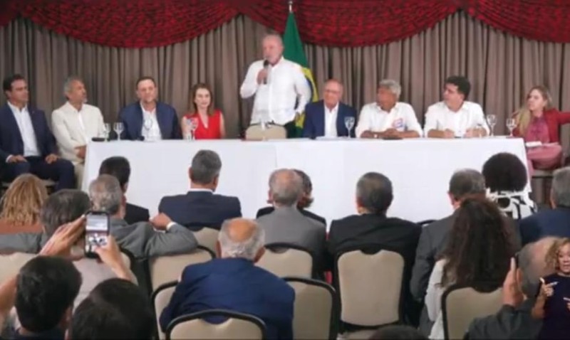 Lula reúne governadores, senadores e partidos e amplia frente de apoio para o segundo turno