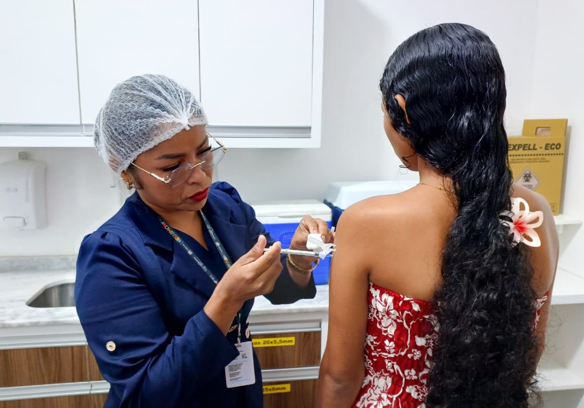 Campanha Outubro Rosa intensifica vacinação contra o HPV em Parintins