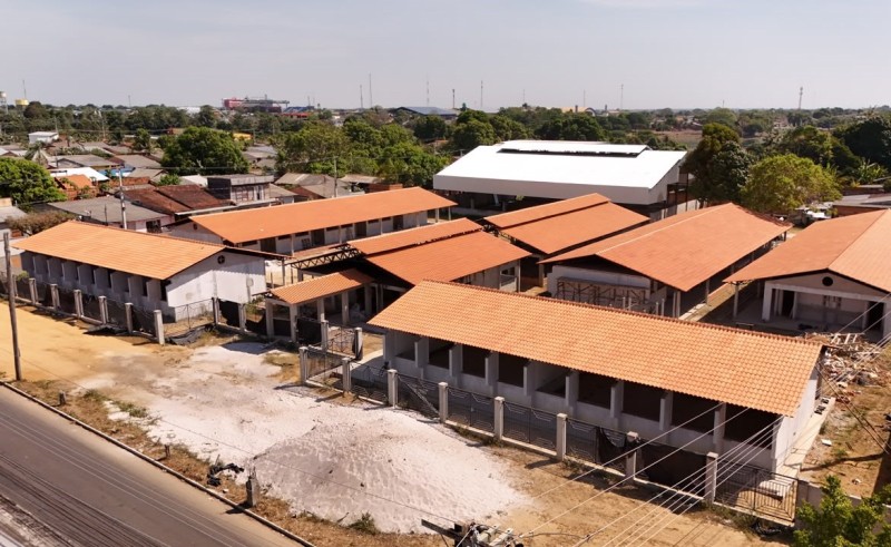 Prefeitura de Parintins avança na construção de escola de 12 salas e ginásio poliesportivo