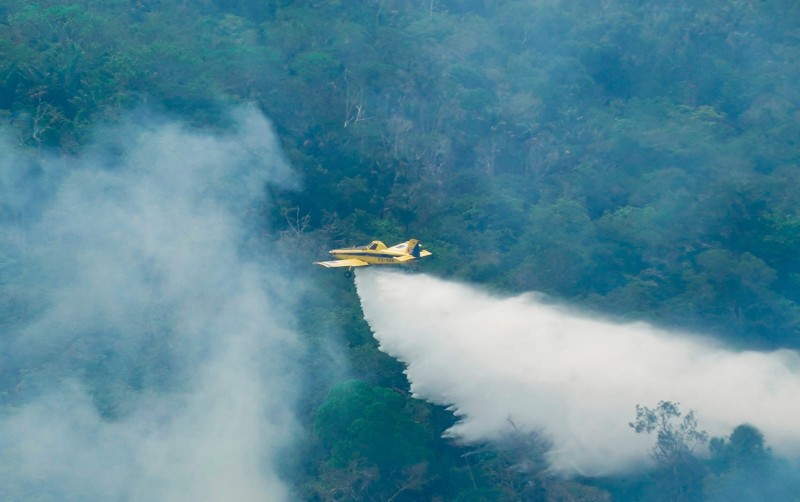Ibama inicia operação com 10 aeronaves para combater incêndios florestais nas proximidades de Manaus