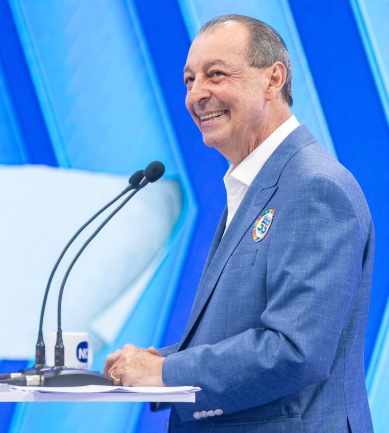Omar Aziz relembra obras de sua gestão e apresenta propostas para saúde, segurança e emprego em debate