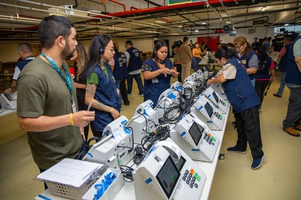 TRE-AM prepara mais de 8 mil urnas eletrônicas para o segundo turno das eleições no Amazonas