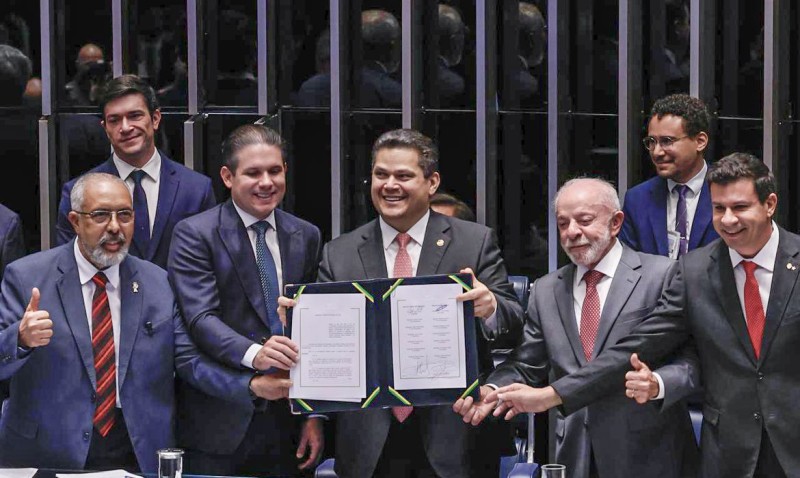 Congresso promulga fim da escala 6x1 e garante dois dias de folga por semana aos trabalhadores