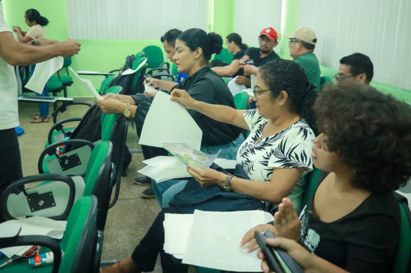 Formação continuada: professores participam de oficina prática de cartografia em parceria com a UEA