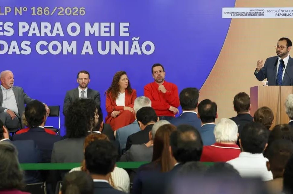 Lula sanciona aumento do teto do MEI e perdão de dívidas federais