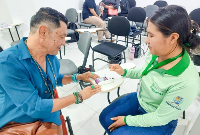 Profissionais de saúde de Parintins recebem treinamento para novo tratamento da malária