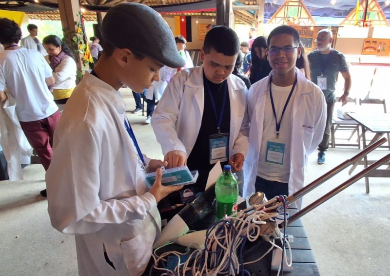 Estudantes amazonenses conquistam ouro em competição nacional de foguetes no Rio de Janeiro