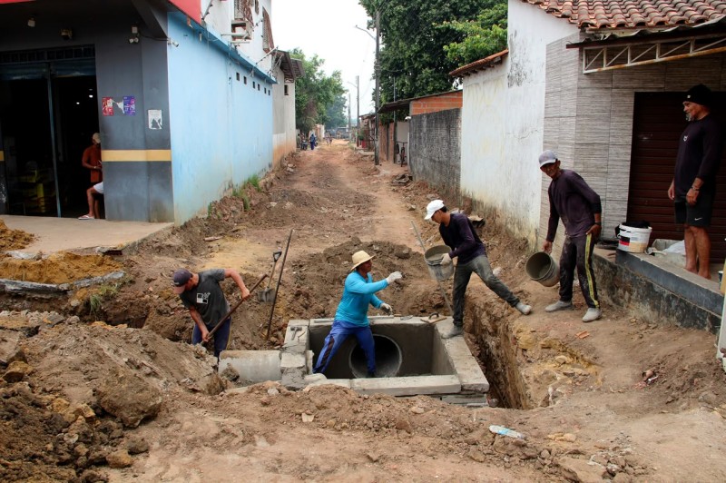 Obra de drenagem fortalece infraestrutura e transforma ruas do bairro São Francisco, em Parintins
