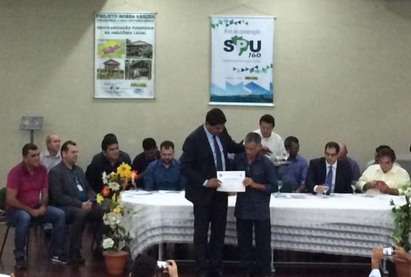 Bi Garcia entrega certificados do Ministério da Integração Nacional a produtores rurais