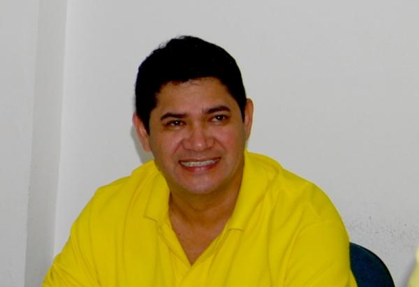 Bi Garcia reúne com diretores da Caixa Econômica para solucionar problema do Residencial Parintins