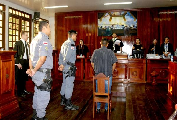 23 anos de prisão para homem que matou a ex-companheira com 13 facadas