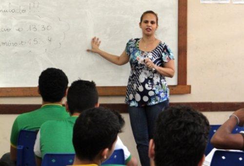 Seduc garante renovação de contrato de 6 mil professores temporários 