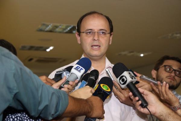 Rossieli Soares multado em R$ 2,2 milhões pelo TCE-AM Rossieli Soares multado em R$ 2,2 milhões pelo TCE-AM