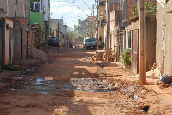 Cinquenta milhões de brasileiros vivem na linha de pobreza, aponta IBGE