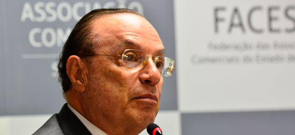 Paulo Maluf se entrega à Polícia Federal em São Paulo