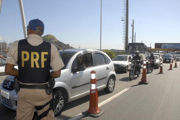 Polícia Rodoviária Federal quer reduzir acidentes nas estradas