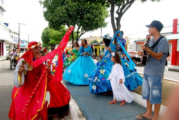 Pastorinhas de Parintins mantém tradição e saem às ruas no Dia dos Reis Magos