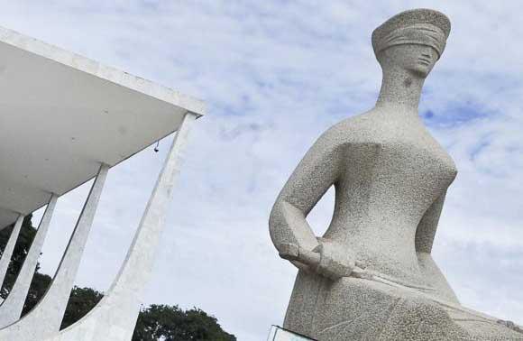 STF abre trabalhos de 2018 com julgamento sobre cigarros aromatizados STF abre trabalhos de 2018 com julgamento sobre cigarros aromatizados