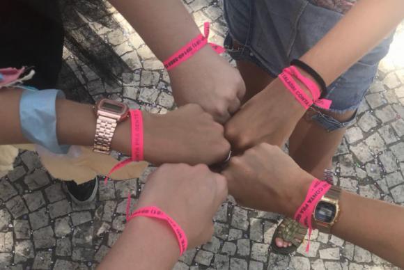Grupos pedem união entre as mulheres contra assédio durante o carnaval Grupos pedem união entre as mulheres contra assédio durante o carnaval