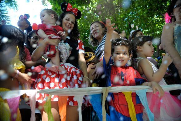 Identificação e cuidados com a saúde garantem carnaval tranquilo para crianças Identificação e cuidados com a saúde garantem carnaval tranquilo para crianças