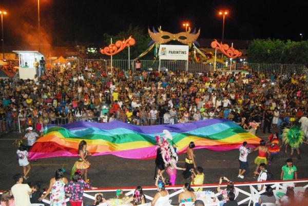 Invasão na Folia diz não a “tolice” da cura gay e pede respeito pela liberdade sexual 