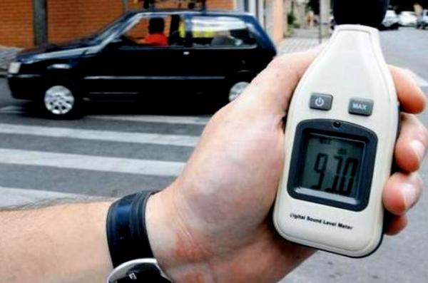 Comércio de Parintins deve cumprir a lei, para evitar poluição sonora e ambiental  Comércio de Parintins deve cumprir a lei, para evitar poluição sonora e ambiental