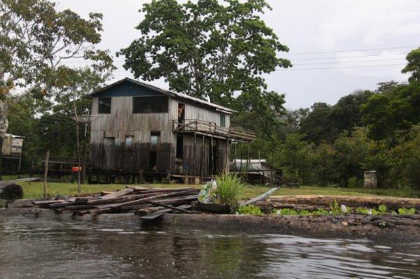 Moradores do Mamirauá e Amanã sofrem com ausência do poder público Moradores do Mamirauá e Amanã sofrem com ausência do poder público