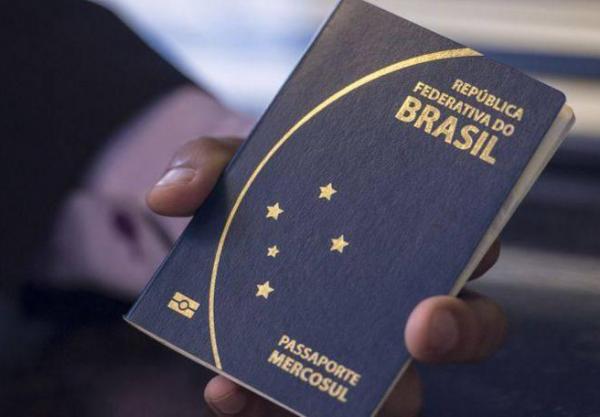 Protesto faz consulado americano suspender emissão de vistos em São Paulo Protesto faz consulado americano suspender emissão de vistos em São Paulo
