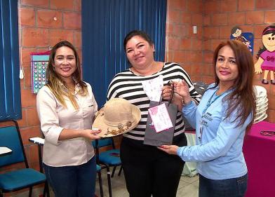 Moradoras do Prosamim participam da abertura da semana da mulher  Moradoras do Prosamim participam da abertura da semana da mulher
