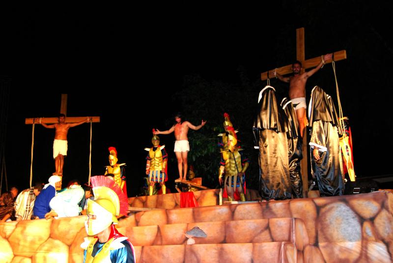 Espetáculo Paixão de Cristo da Igreja Batista emociona publico na Praça da Liberdade
