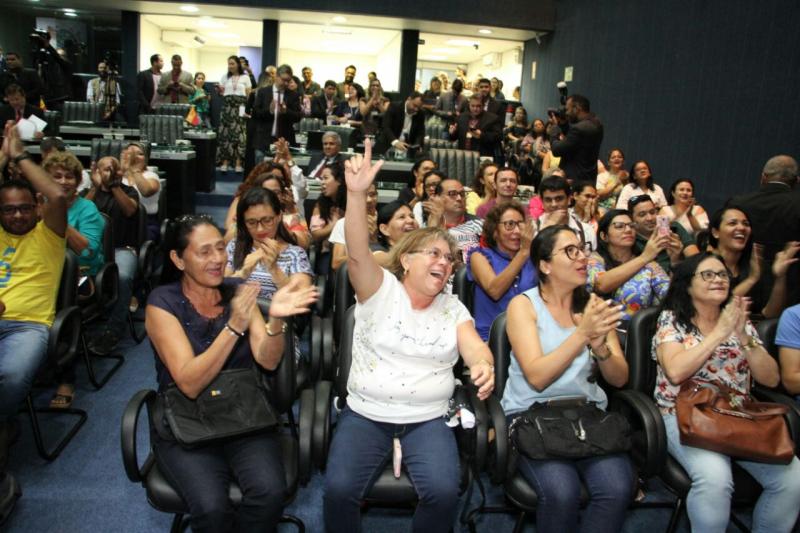 Secretário da Seduc falta na audiência da Aleam para tratar sobre greve