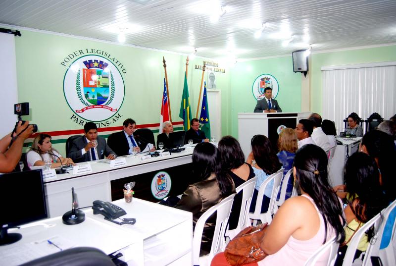 Câmara de Parintins realiza sessão especial de conscientização do autismo