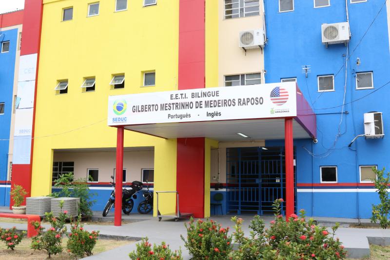 Mais de 1,7 mil alunos do Amazonas recebem ensino diferenciado bilíngue nas escolas da rede pública estadual