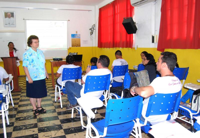 Jornalistas e agentes pastorais debatem Fake News e Educomunicação em Seminário da Diocese de Parintins
