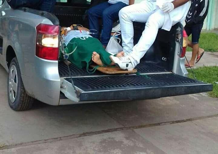 Sem ambulância em Boa Vista do Ramos, missionária católica sofre AVC e é socorrida em caminhonete  Sem ambulância em Boa Vista do Ramos, missionária católica sofre AVC e é socorrida em caminhonete