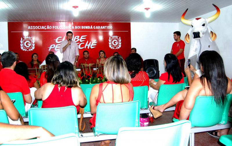 Diretoria do Garantido descarta possibilidade de leilão e anuncia pagamento de trabalhadores do bumbá