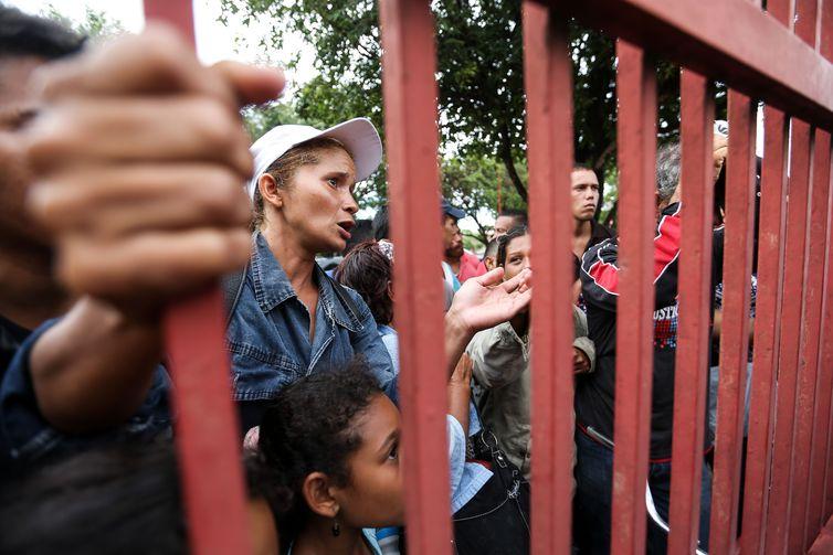 Força-tarefa humanitária prepara abrigos para venezuelanos que dormem na rua Força-tarefa humanitária prepara abrigos para venezuelanos que dormem na rua