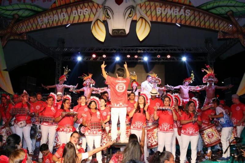 No Ensaio dos Bumbás em Manaus, Batucada mostra força, competência  e grande show No Ensaio dos Bumbás em Manaus, Batucada mostra força, competência  e grande show