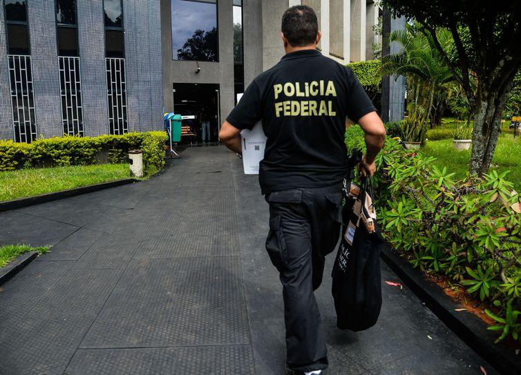 Operação contra crimes praticados pela internet deflagrada por equipe especial da Polícia Federal Operação contra crimes praticados pela internet deflagrada por equipe especial da Polícia Federal