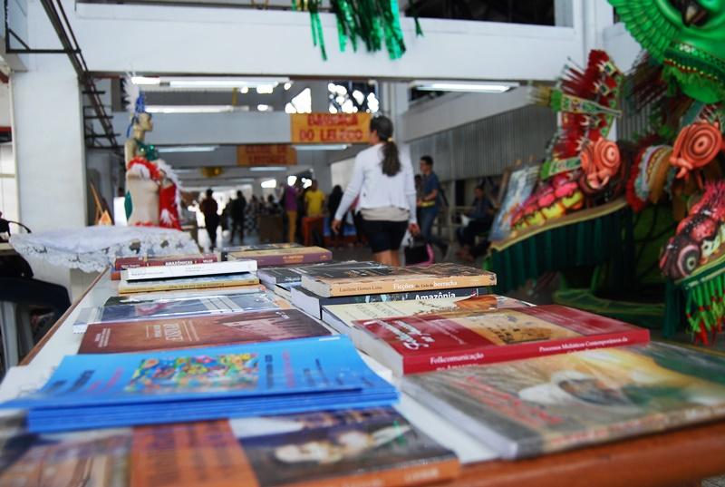 Feira do Livro Comunitária ficará em funcionamento até sábado no Liceu de Artes