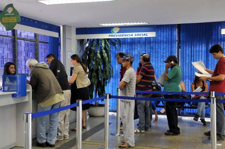 INSS reduzirá agendamento presencial em todo o país a partir do dia 21  INSS reduzirá agendamento presencial em todo o país a partir do dia 21