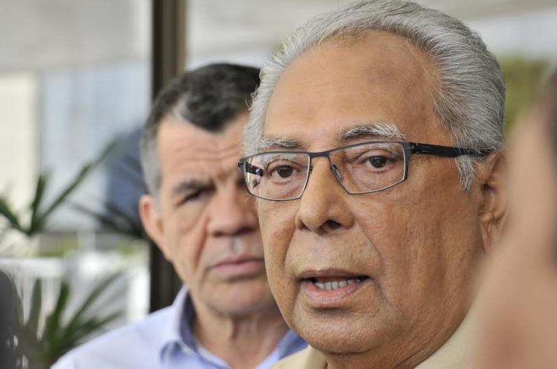 Amazonino pressionado a reduzir em pelo menos 7% imposto de combustíveis no Amazonas Amazonino pressionado a reduzir em pelo menos 7% imposto de combustíveis no Amazonas