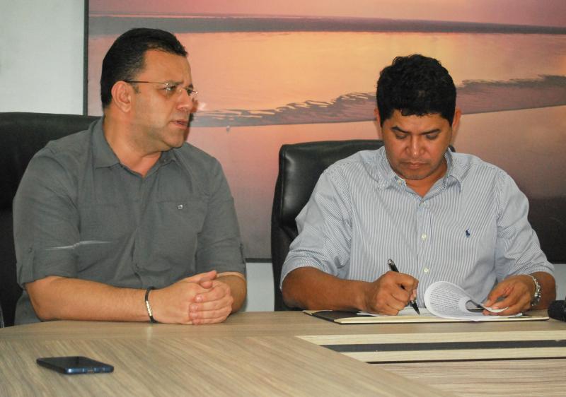 Bi Garcia e Orsine Júnior assinam convênio de R$ 3,3 milhões para reforma do bumbódromo