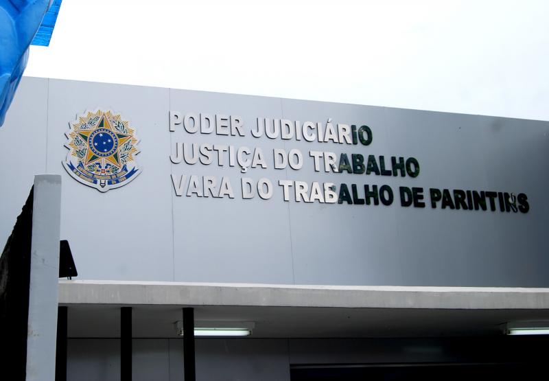Juiz convoca imprensa para dar ciência que não chegou a ser efetuado o bloqueio de dinheiro de Caprichoso e Garantido