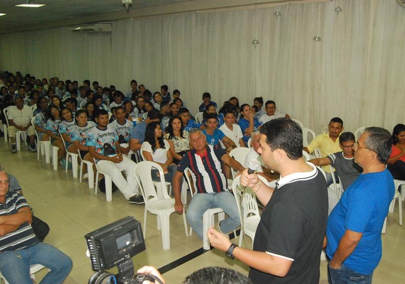 Saullo Viana reúne grande número de amigos e simpatizantes em Parintins