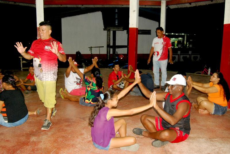 Companhia de Teatro Garantido realiza laboratórios com grupo cênico de figuras típicas e lendas