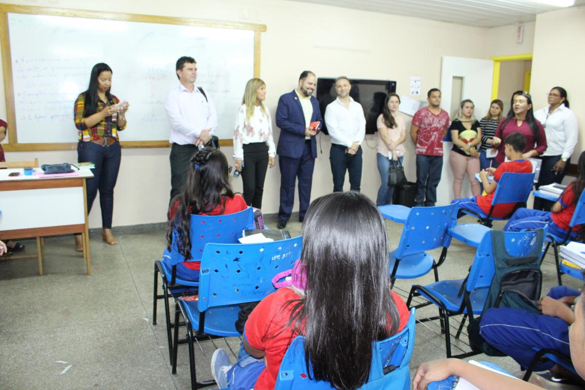 Seduc,  Ufam e Consulado da Colômbia vão implantar escola bilíngue em Manaus