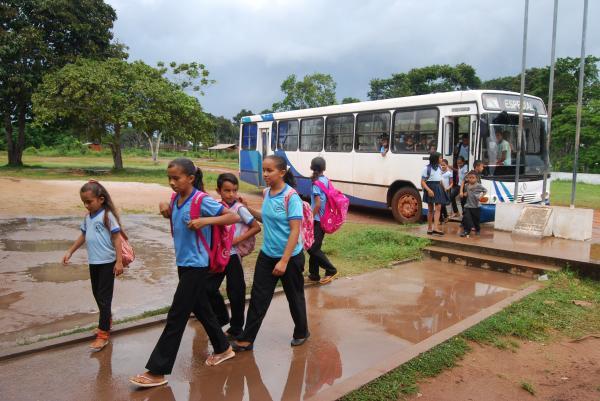 Falta de combustível para o transporte escolar deixa alunos sem aulas em Vila Amazônia