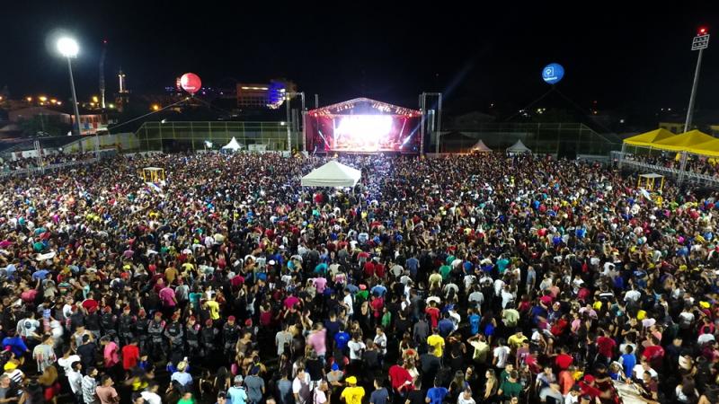 Troca de alimentos por pulseira da Festa dos Visitantes iniciaram nesta quarta-feira (20)