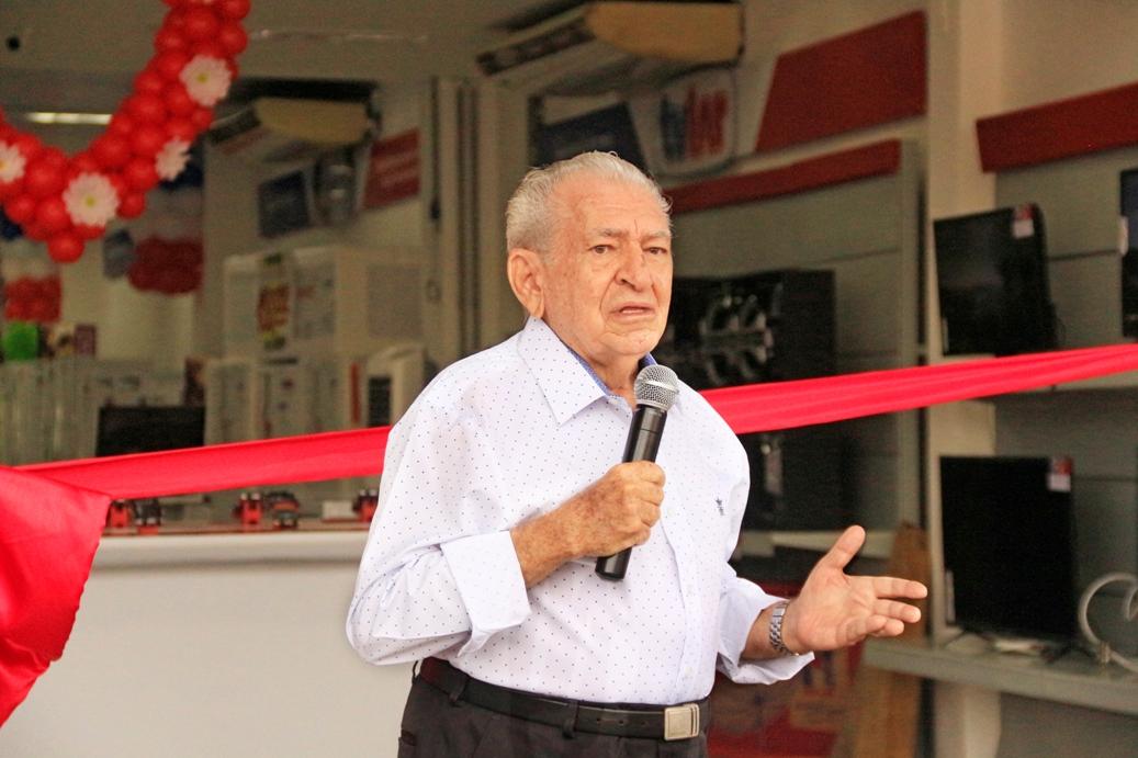 David Almeida manifesta pesar pelo falecimento do empresário José Azevedo